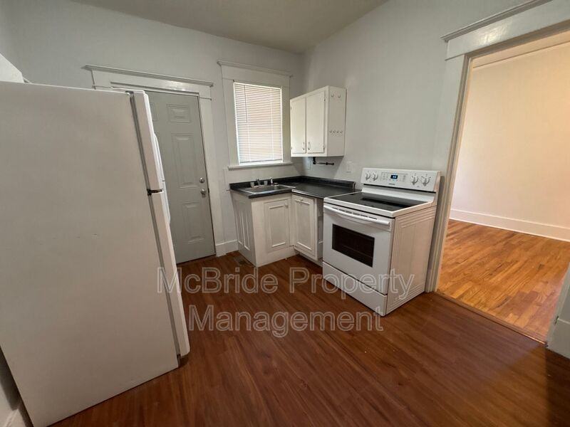 1112 Troupe St - Photo 7 of 13