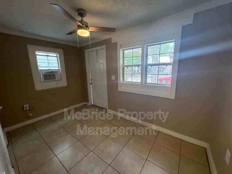 1838 Watkins St - Photo 3 of 10
