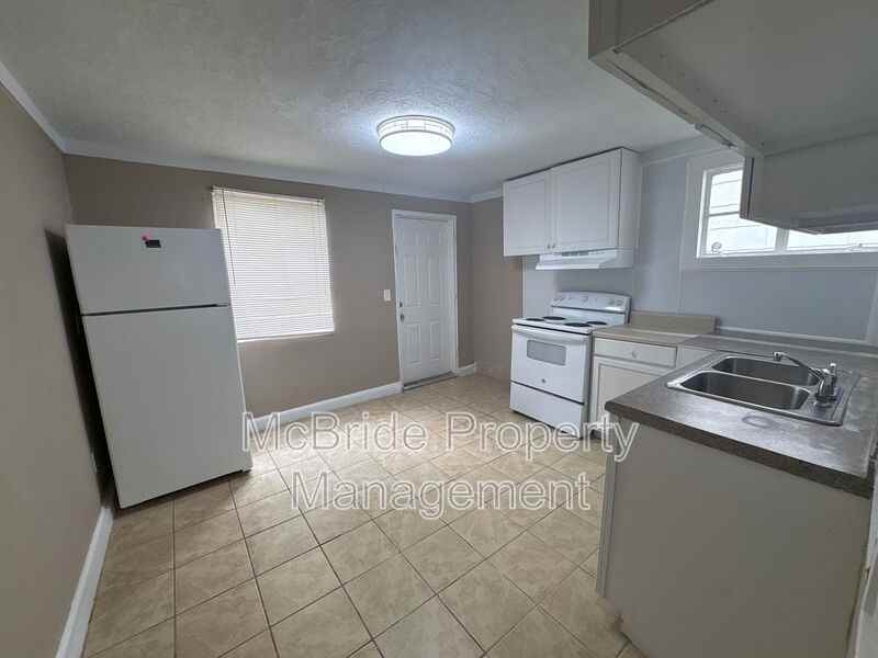 1838 Watkins St - Photo 4 of 10