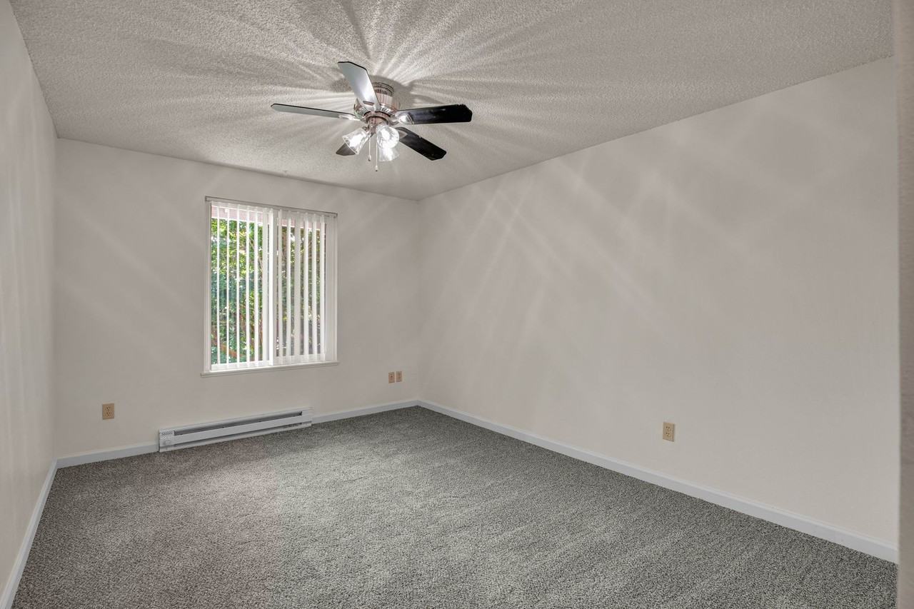 Jamestowne Plaza Apartments - Photo 4 of 10