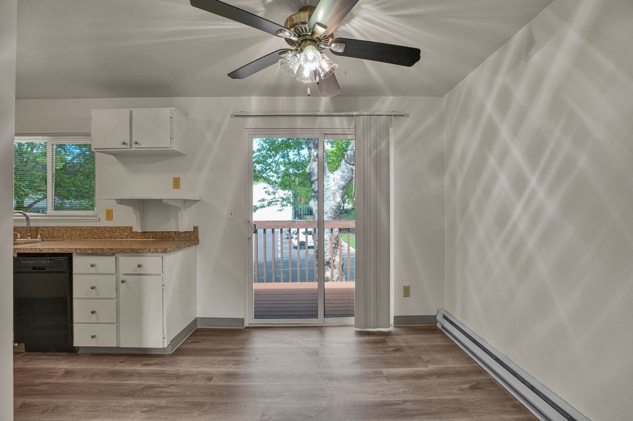 Jamestowne Plaza Apartments - Photo 7 of 10