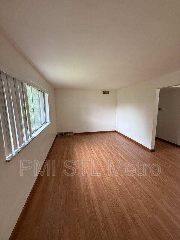 4838 S Broadway #C - Photo 2 of 6