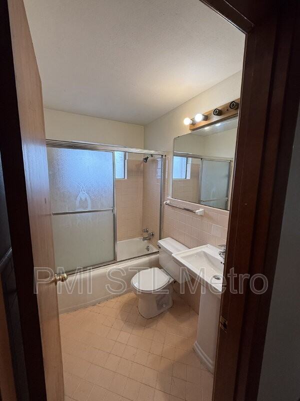 4838 S Broadway #C - Photo 4 of 6