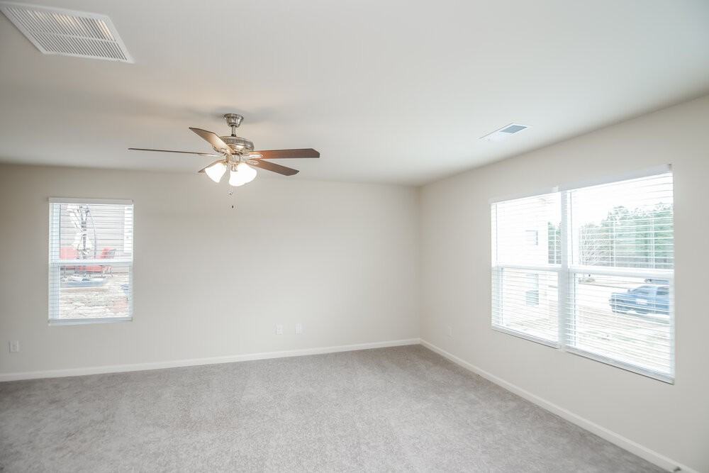 302 Freeman Cir - Photo 4 of 16