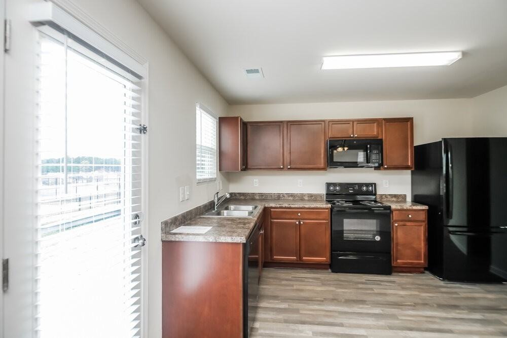 302 Freeman Cir - Photo 5 of 16