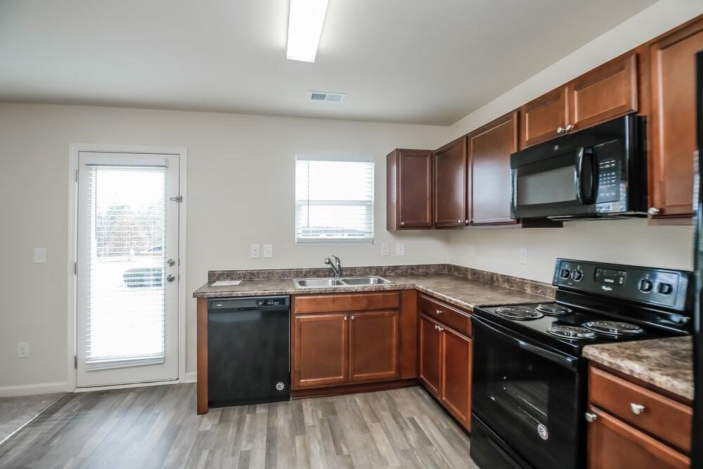 302 Freeman Cir - Photo 6 of 16