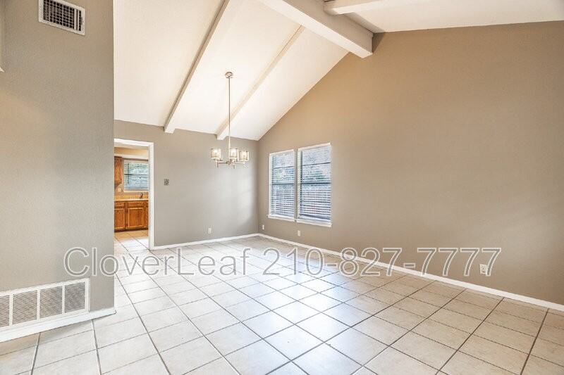 6026 Bloomwood St - Photo 7 of 41