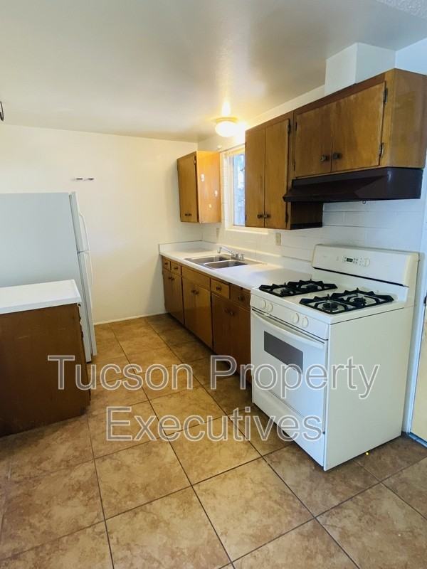 4239 E Lee St - Photo 2 of 23