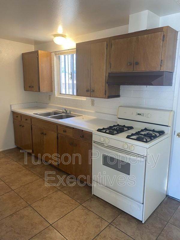 4239 E Lee St - Photo 3 of 23