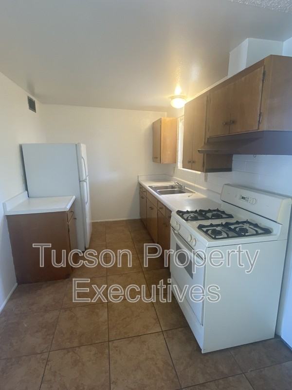 4239 E Lee St - Photo 4 of 23