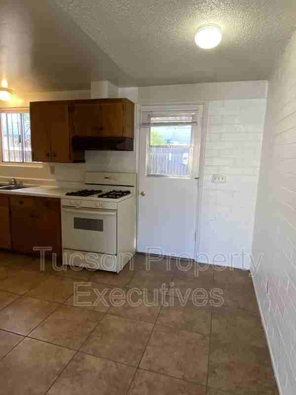 4239 E Lee St - Photo 5 of 23