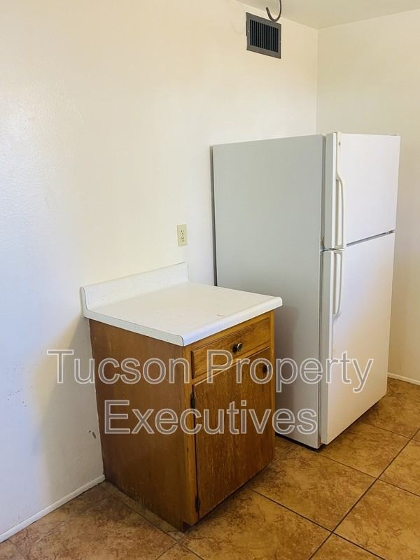 4239 E Lee St - Photo 6 of 23