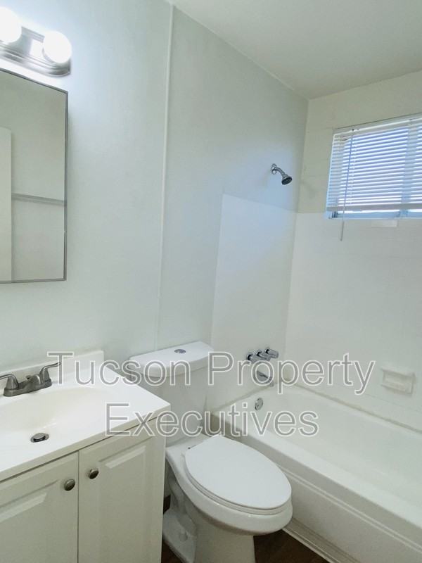 5770 E 10th St - Photo 4 of 17