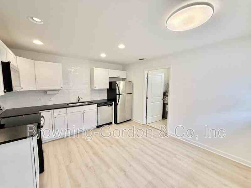 1017 14th Ave S - Photo 5 of 16