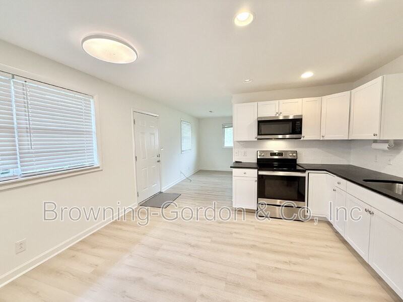 1017 14th Ave S - Photo 6 of 16