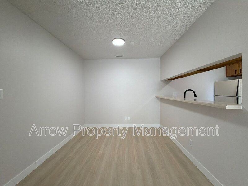 2334 N 44th St #19 - Photo 3 of 15