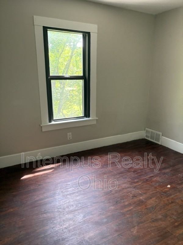 539 Falls Ave #3 - Photo 4 of 9
