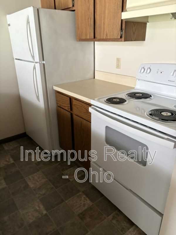 794 Kentwood Dr #1 - Photo 2 of 8