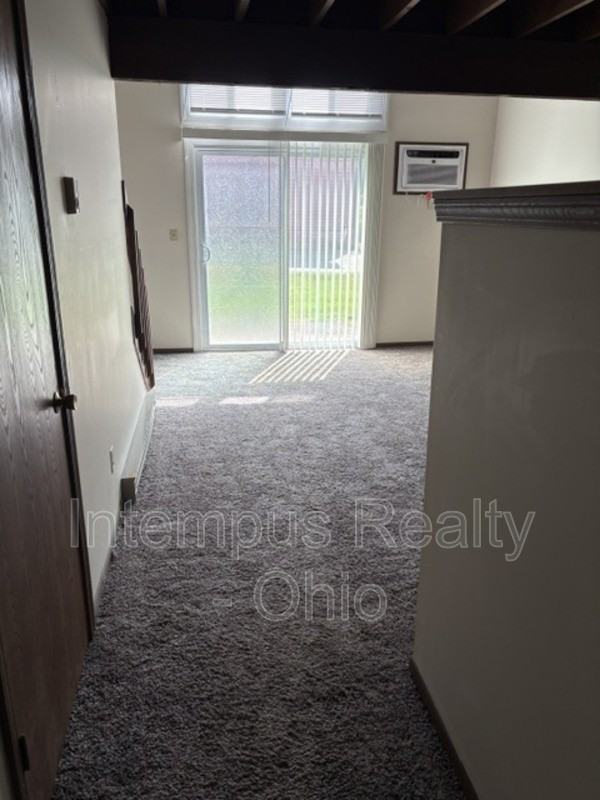 794 Kentwood Dr #1 - Photo 4 of 8