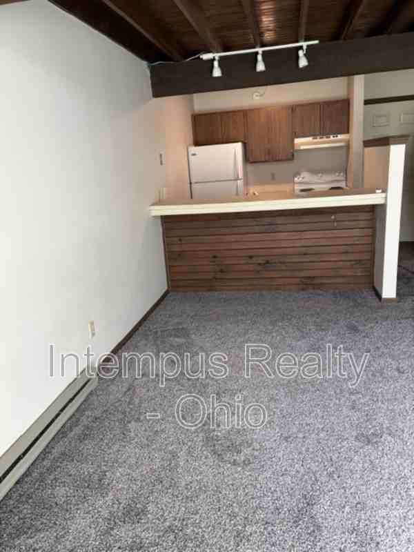 794 Kentwood Dr #1 - Photo 5 of 8