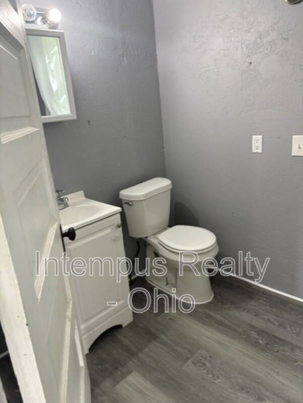 35 Neil St #1 - Photo 5 of 9