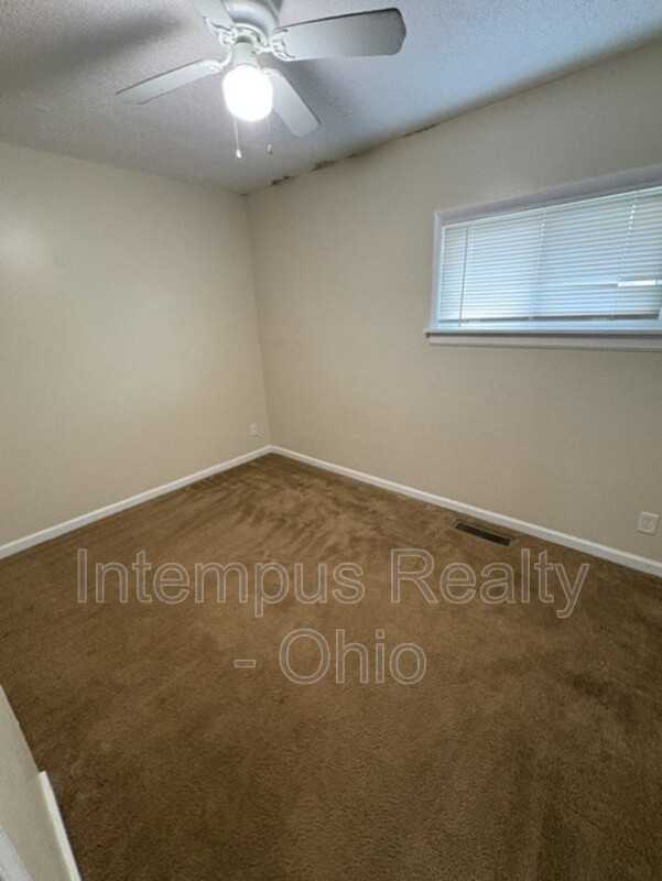 339 N Roanoke Ave - Photo 4 of 7