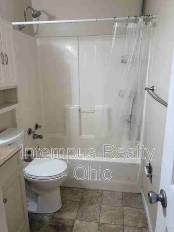 339 N Roanoke Ave - Photo 5 of 7