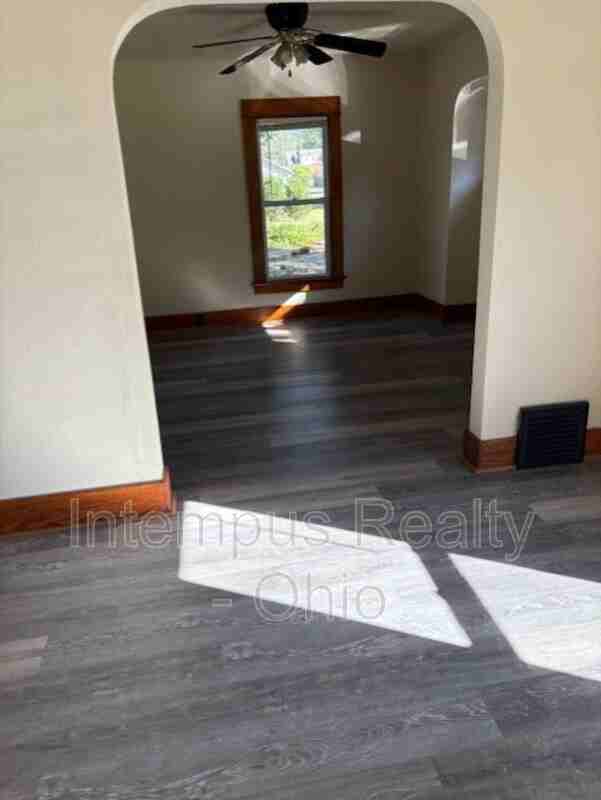 1151 Kenilworth Ave Se - Photo 6 of 8