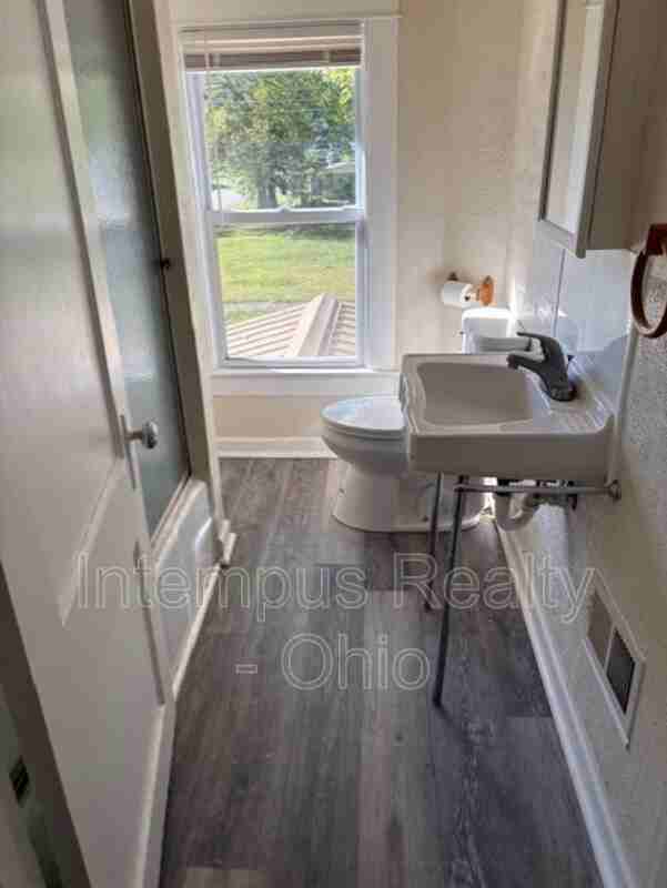 1151 Kenilworth Ave Se - Photo 7 of 8