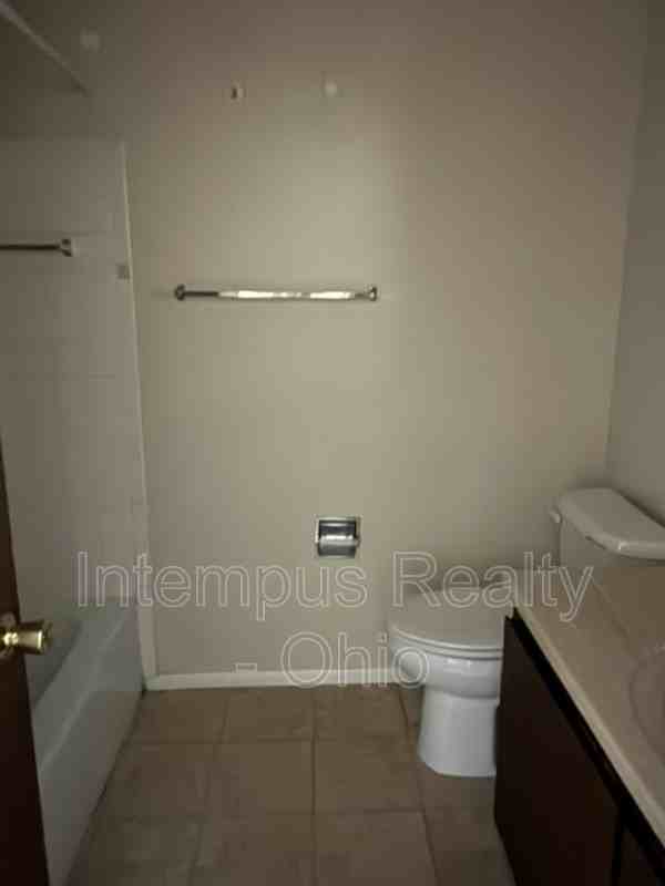 203 S Elruth Ave #4 - Photo 5 of 7