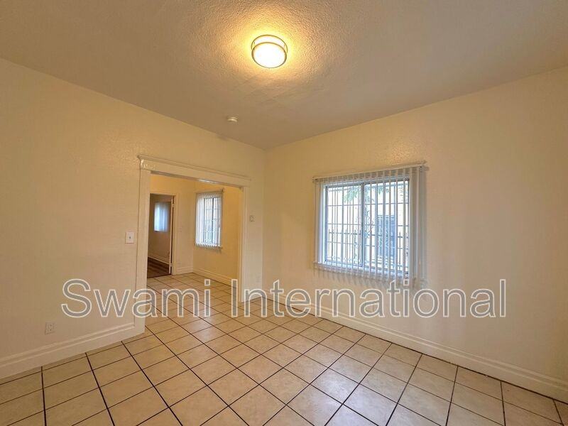 932 W 62nd St - Photo 5 of 22