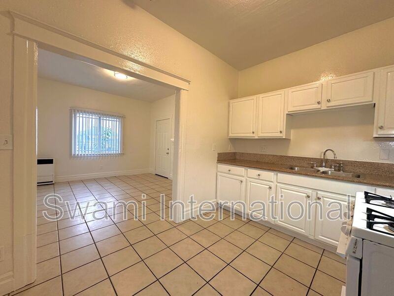 932 W 62nd St - Photo 6 of 22