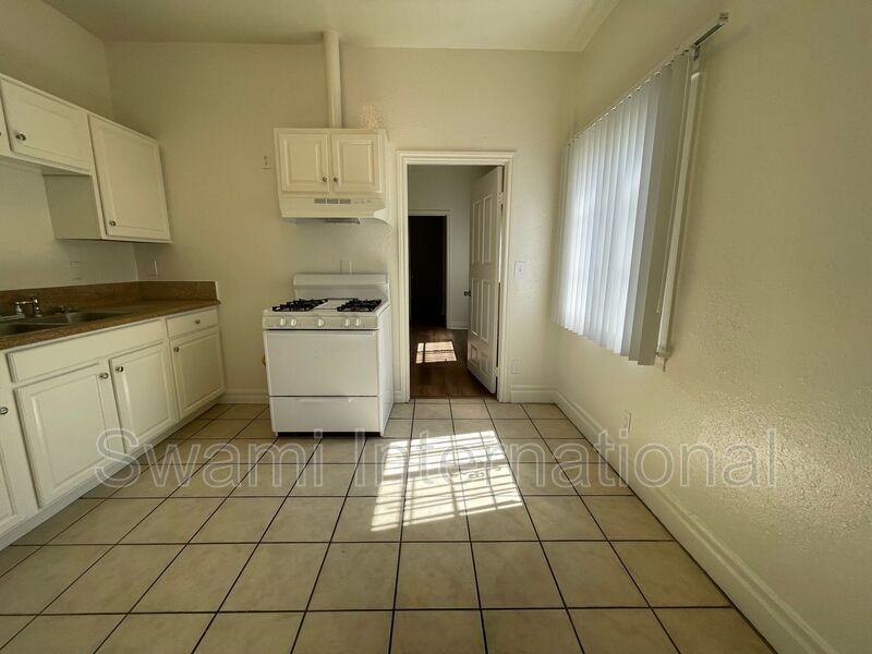 932 W 62nd St - Photo 7 of 22