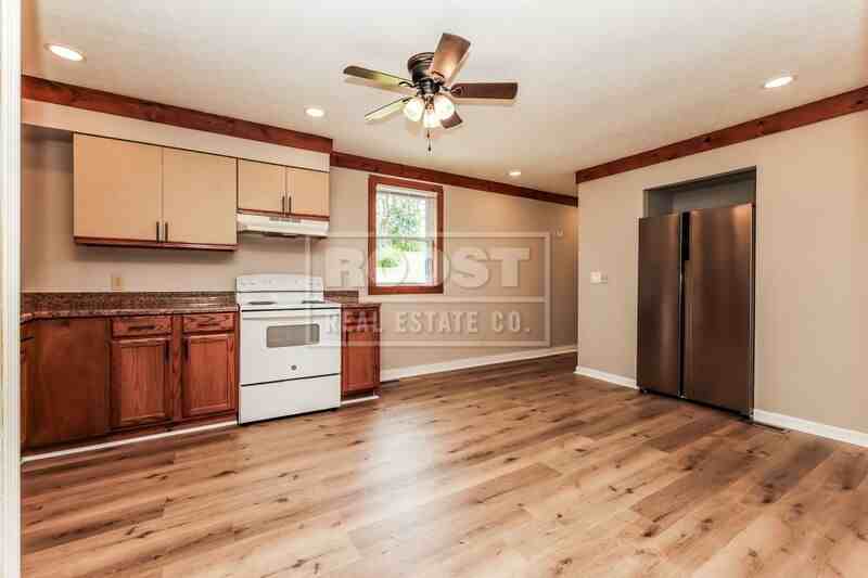 2406 Spring Falls Ave - Photo 4 of 10