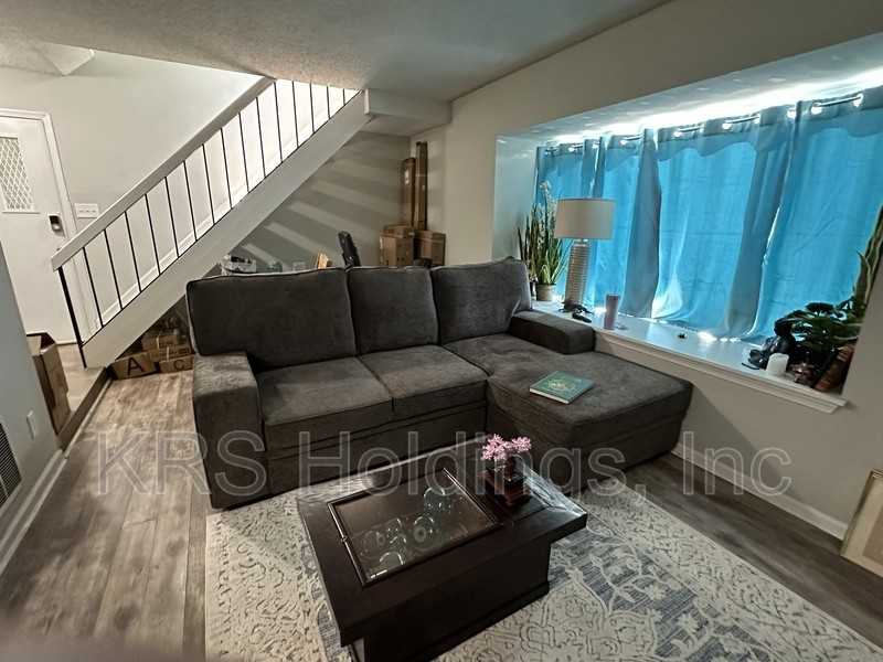 896 Jamestown Landing Rd - Photo 2 of 13