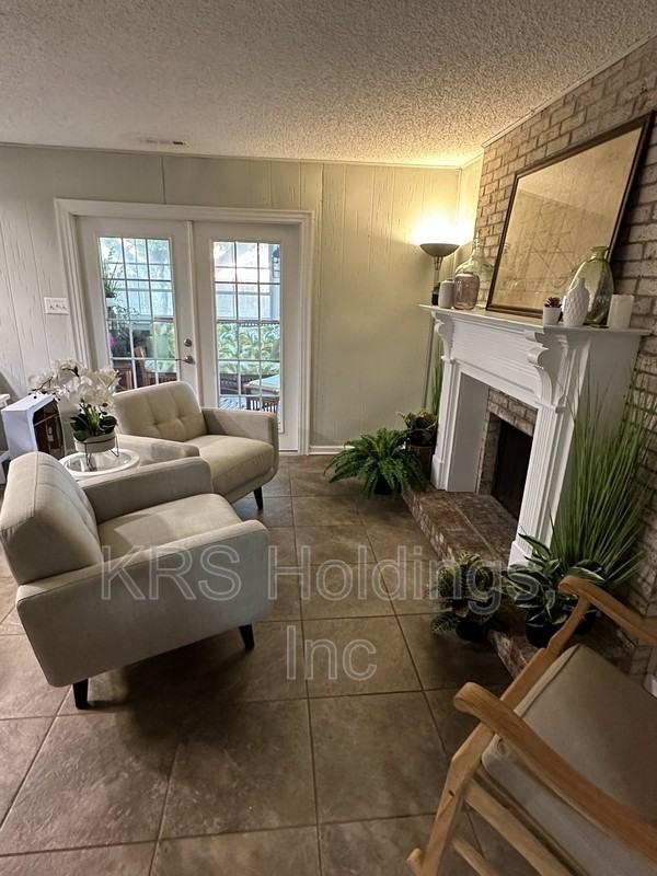 896 Jamestown Landing Rd - Photo 4 of 13