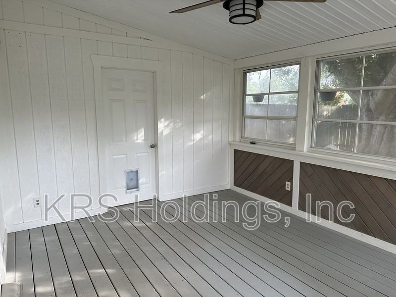 896 Jamestown Landing Rd - Photo 7 of 13
