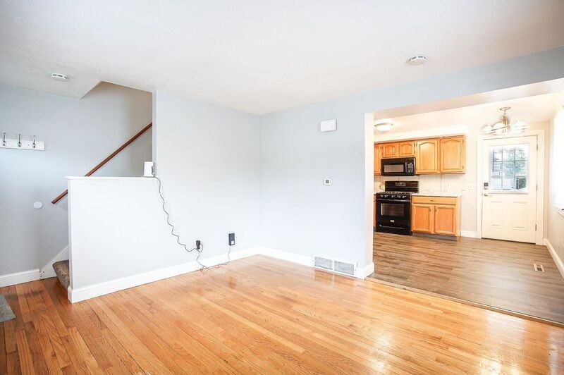 39 Greenwood St - Photo 4 of 15