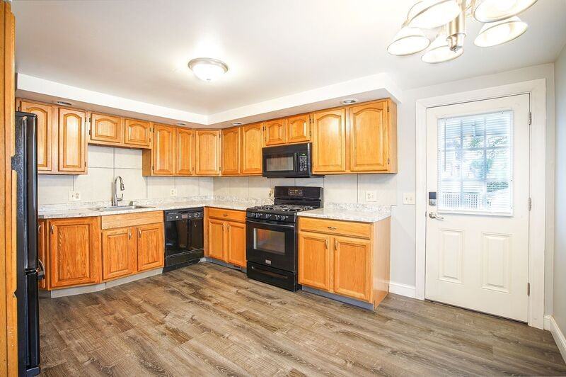 39 Greenwood St - Photo 6 of 15
