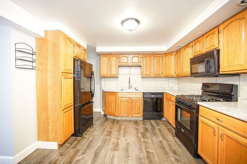 39 Greenwood St - Photo 7 of 15