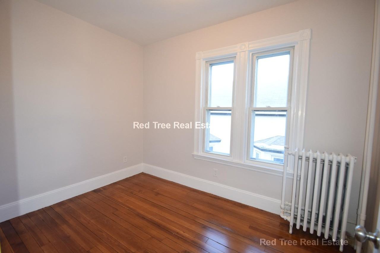 755 Saratoga St #2 - Photo 3 of 20