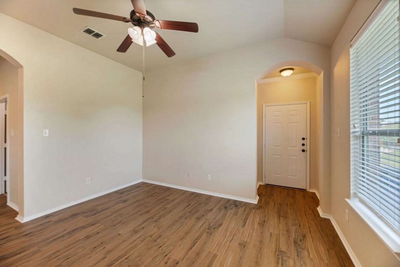 332 Schirra Ct - Photo 4 of 30