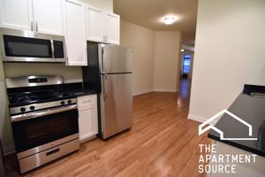 featured image of 904 W Belmont Ave