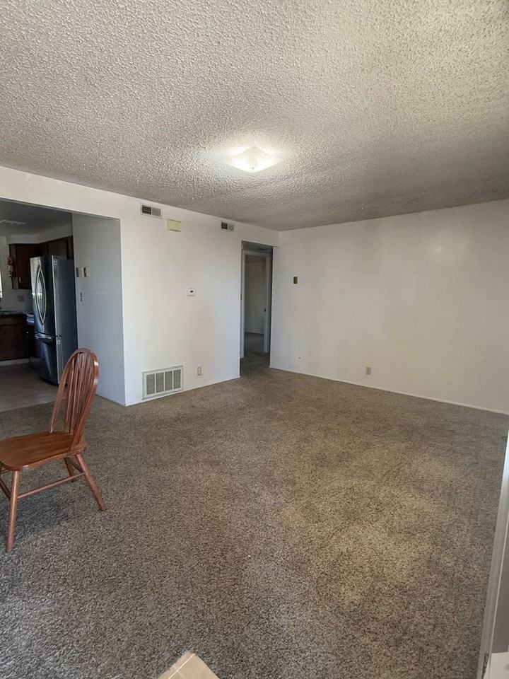 45 E 100 N - Photo 3 of 10