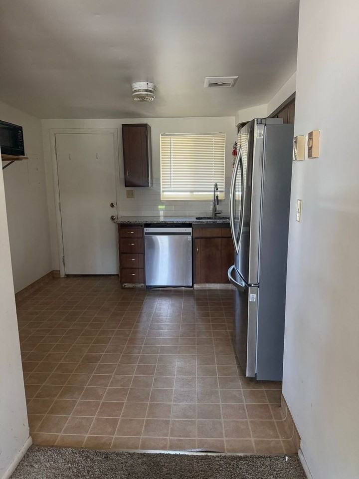 45 E 100 N - Photo 4 of 10