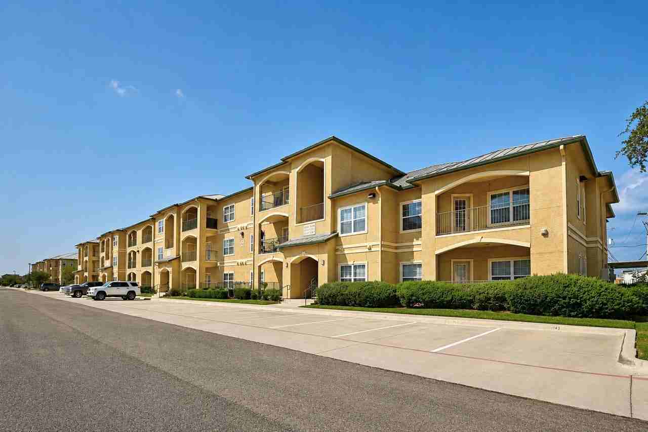Northwood Luxury Apartments - Photo 2 of 10