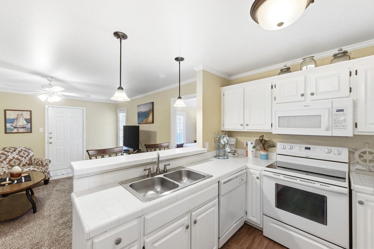 Northwood Luxury Apartments - Photo 7 of 10