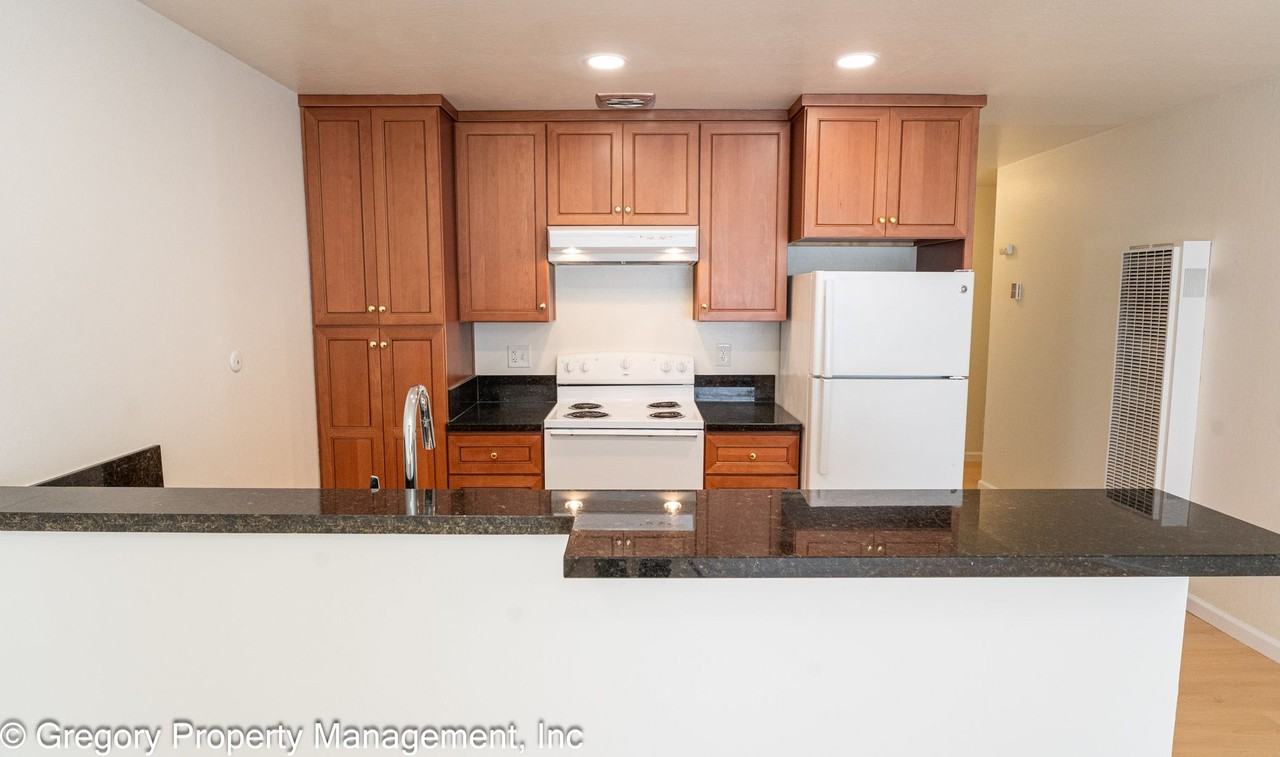 1525 Schiller St - Photo 3 of 25