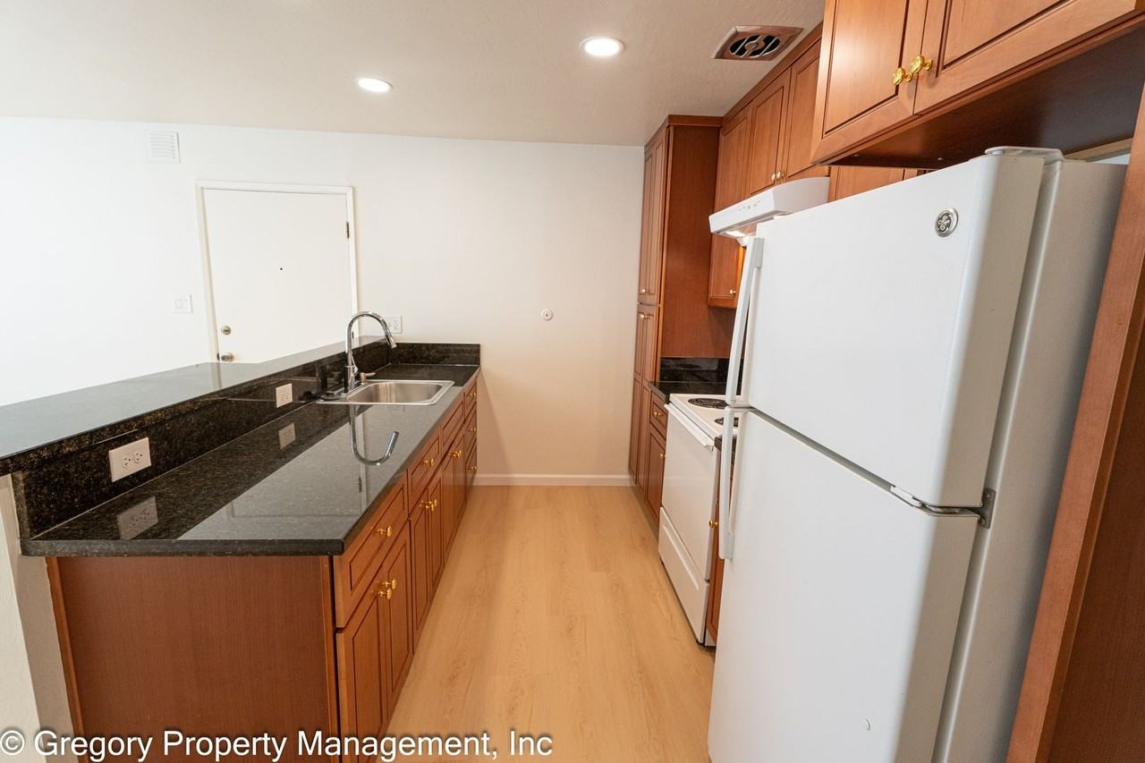 1525 Schiller St - Photo 4 of 25