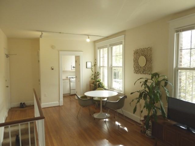 1685 Crescent Place NW - Photo 3 of 15